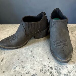 Blowfish Booties in‎ Western Ankle style 7.5 EUC